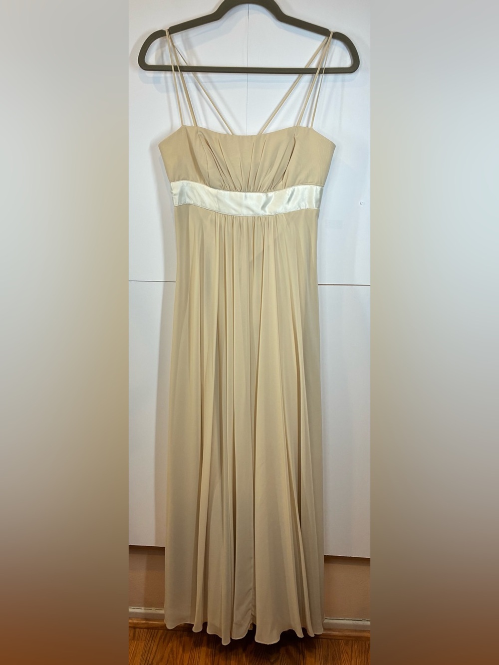 David’s Bridal Ivory Beige Empire Waist Formal Gown Dress Size 4